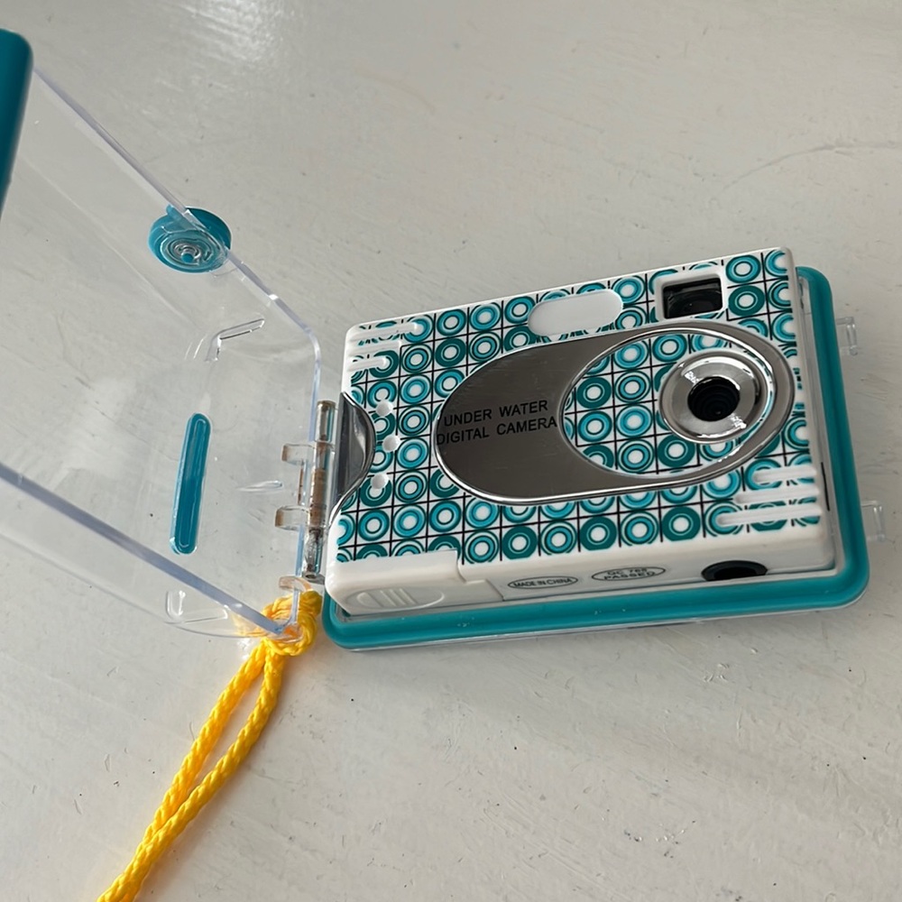 Vivitar AquaShot Underwater Digital Camera (Patterned Turquoise/Blue)